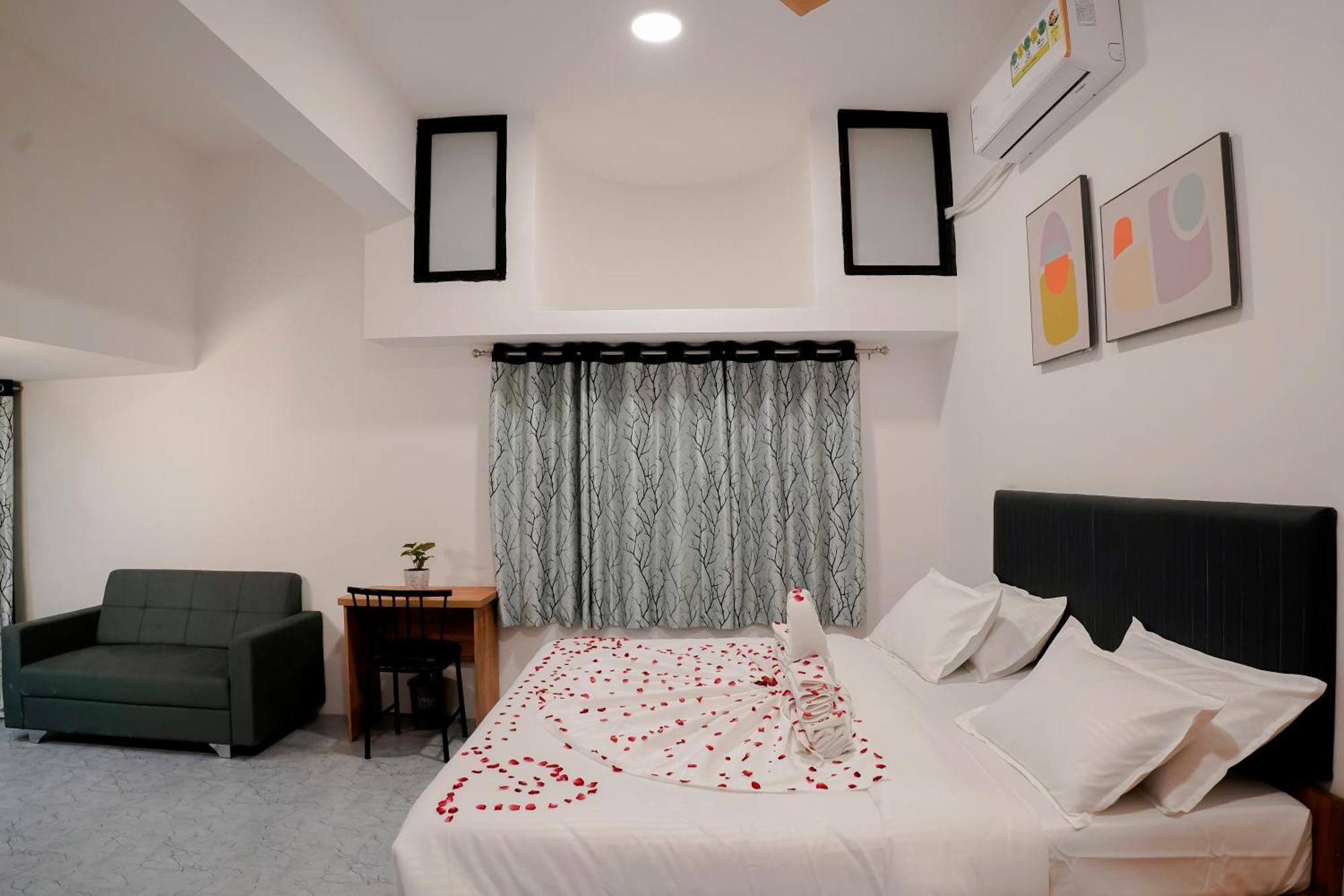 Hotel Royal Accord Surat Exterior foto