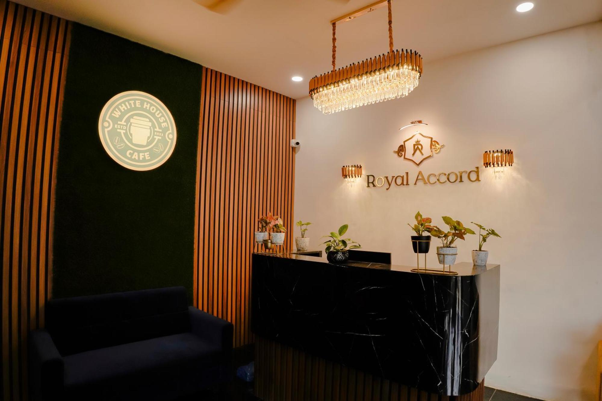 Hotel Royal Accord Surat Exterior foto